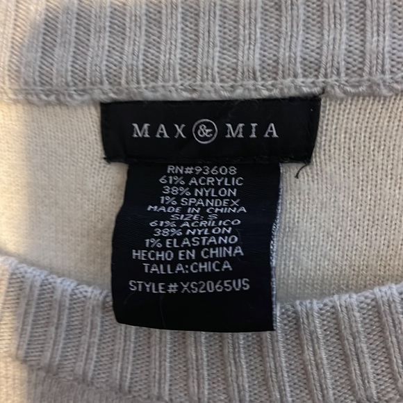 Max & Mia Soft Gray Ladies Sweater - Picture 3 of 3